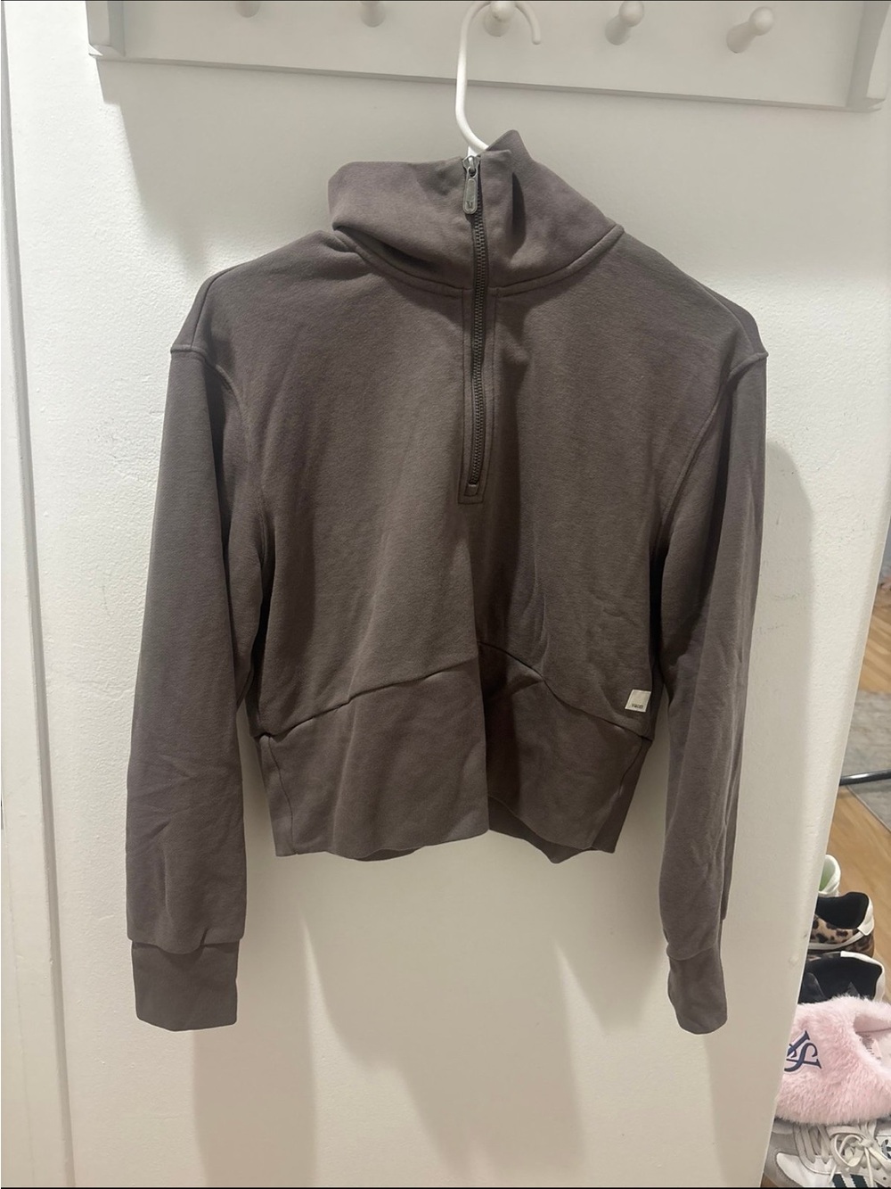 Vuori Cropped Half-Zip Turtleneck Sweatshirt - Charcoal Brown